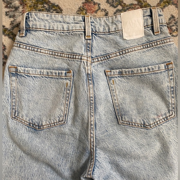 Zara Light Wash Jeans - Picture 7 of 8